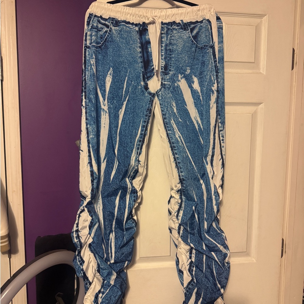 AKIRA White and Blue Jogger Pants